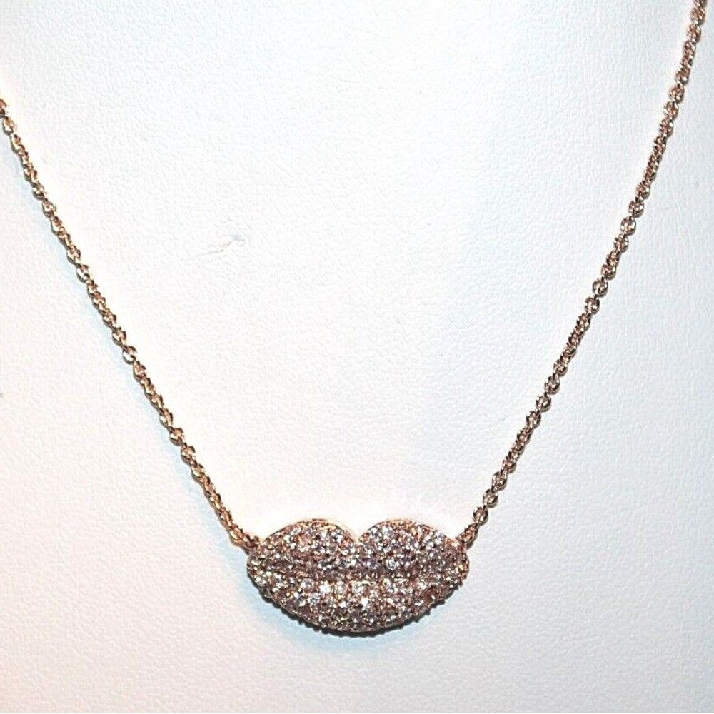 Gold Lip Pendant Necklace